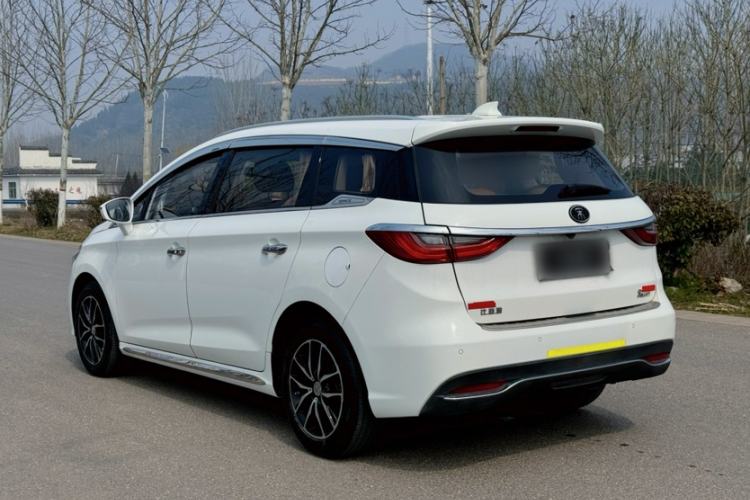 Used BYD Song MAX 2018 1.5T Automatic Smart Connect Elite Model with 6 Seats Exterior 5