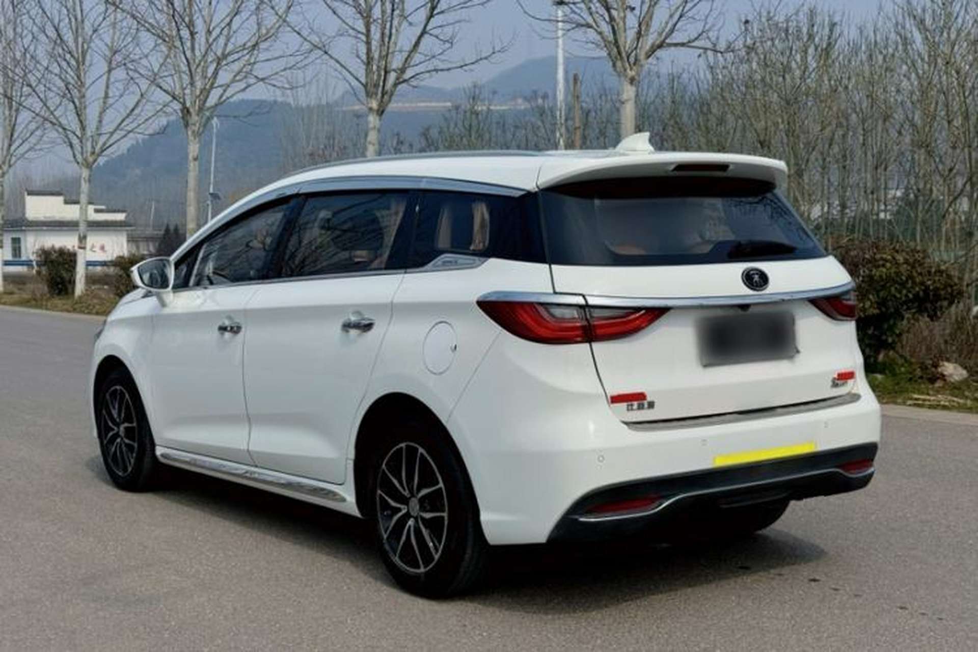 Used BYD Song MAX 2018 1.5T Automatic Smart Connect Elite Model with 6 Seats Exterior 5