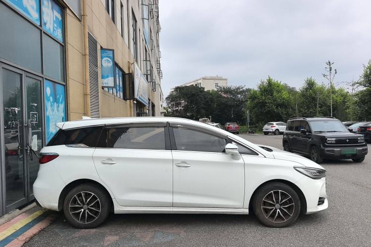Used BYD Song MAX 2018 1.5T Automatic Smart Connect Elite Model with 6 Seats Exterior 5