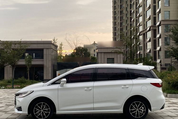 Used BYD Song MAX 2018 1.5T Manual Smart Connect Luxury 6-Seater Exterior 5