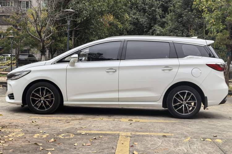 Used BYD Song MAX 2018 1.5T Automatic Smart Connect Elite Model with 6 Seats Exterior 6