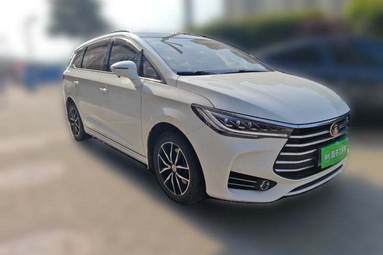 Used BYD Song MAX 2018 1.5T Automatic Smart Connect Elite Model with 6 Seats Front Right 45 Deg