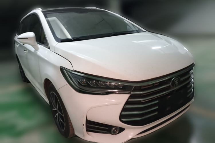 Used BYD Song MAX 2018 1.5T Automatic Smart Connect Elite Model with 6 Seats Front Right 45 Deg