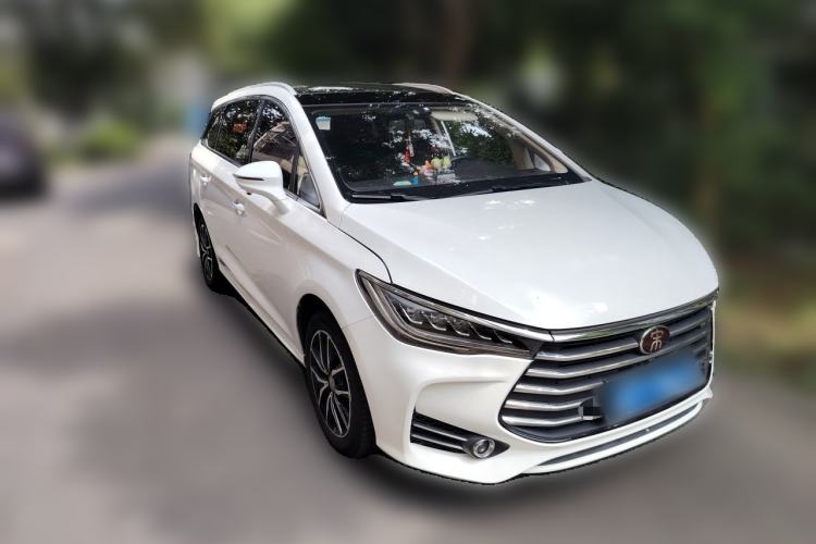 Used BYD Song MAX 2018 1.5T Automatic Smart Connect Elite Model with 6 Seats Front Right 45 Deg