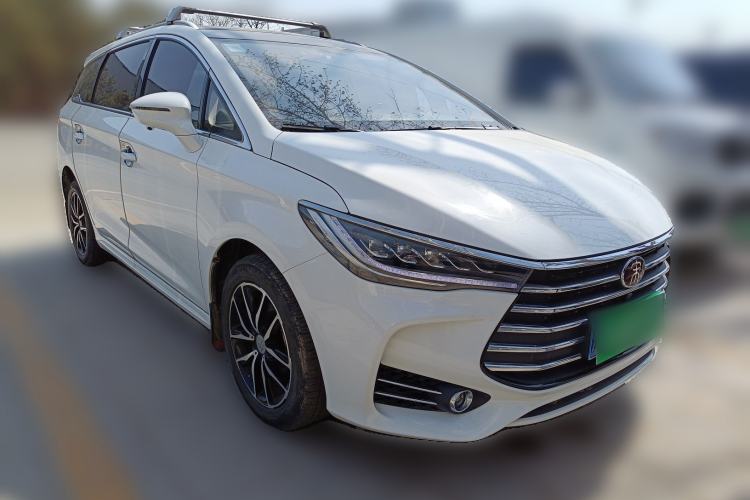 Used BYD Song MAX 2018 1.5T Automatic Smart Connect Elite Model with 6 Seats Front Right 45 Deg