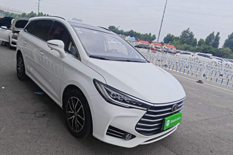 Used BYD Song MAX 2018 1.5T Automatic Smart Connect Elite Model with 6 Seats Front Right 45 Deg