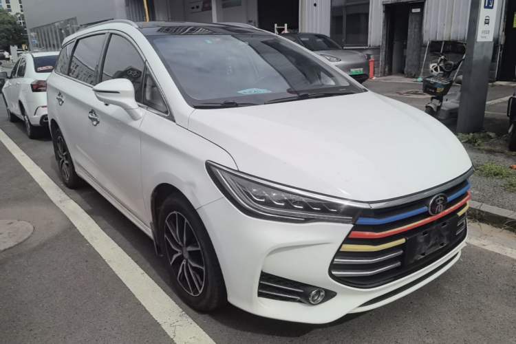 Used BYD Song MAX 2018 1.5T Automatic Smart Connect Elite Model with 6 Seats Front Right 45 Deg