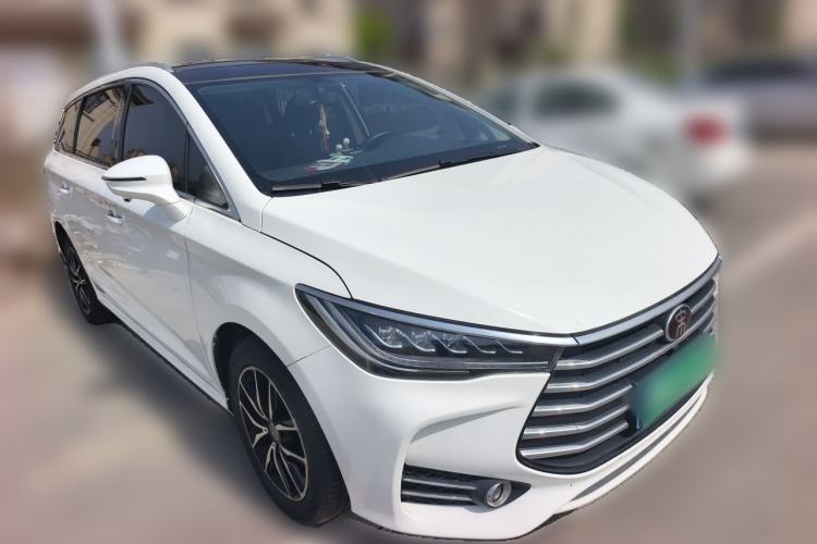 Used BYD Song MAX 2018 1.5T Automatic Smart Connect Elite Model with 6 Seats Front Right 45 Deg