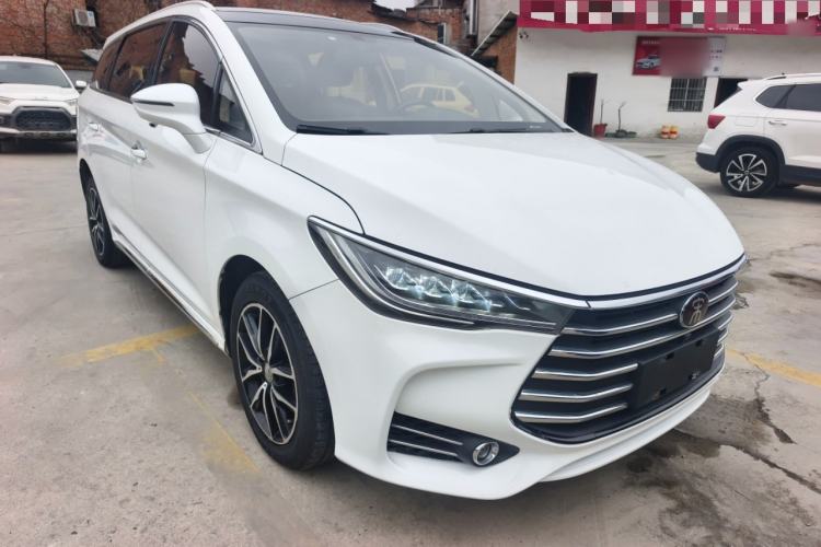 Used BYD Song MAX 2018 1.5T Automatic Smart Connect Elite Model with 6 Seats Front Right 45 Deg