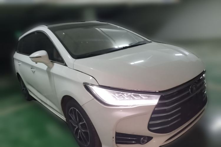 Used BYD Song MAX 2018 1.5T Automatic Smart Connect Elite Model with 6 Seats Front Right 45 Deg