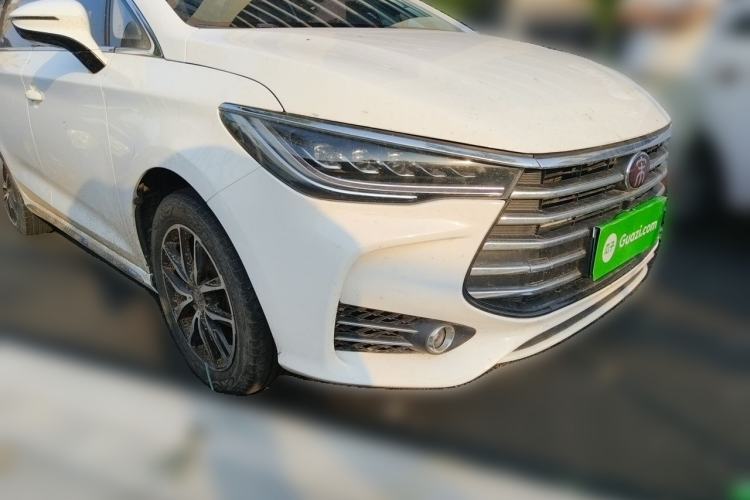 Used BYD Song MAX 2018 1.5T Manual Smart Connect Luxury 6-Seater Front Right 45 Deg