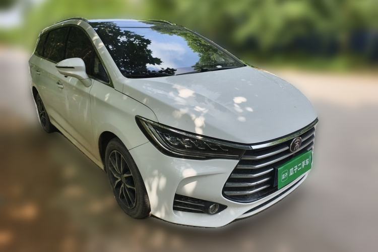 Used BYD Song MAX 2018 1.5T Automatic Smart Connect Elite Model with 6 Seats Front Right 45 Deg