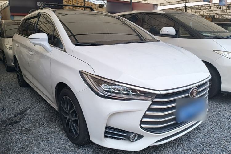 Used BYD Song MAX 2018 1.5T Automatic Smart Connect Elite Model with 6 Seats Front Right 45 Deg