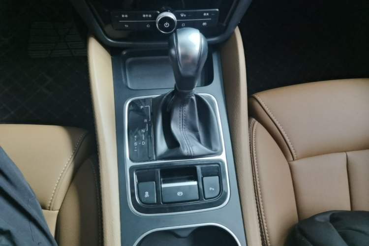 Used BYD Song MAX 2018 1.5T Automatic Smart Connect Elite Model with 6 Seats Gear Lever