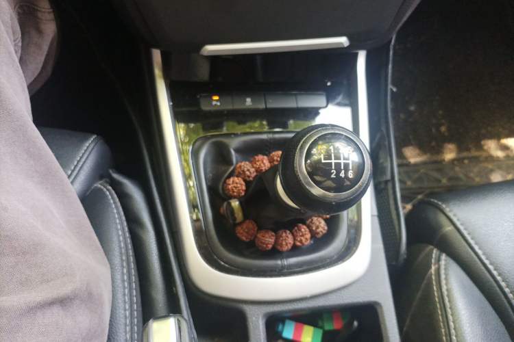 Used BYD Song MAX 2018 1.5T Manual Smart Connect Luxury 6-Seater Gear Lever