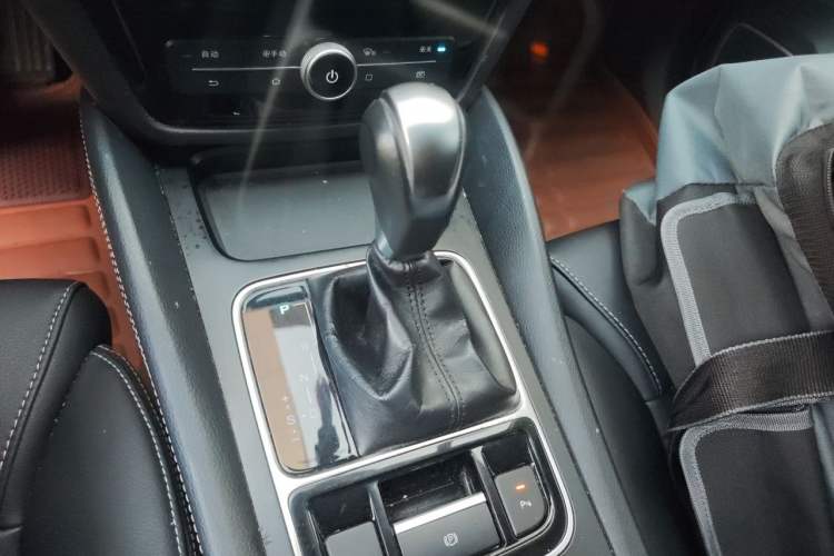 Used BYD Song MAX 2018 1.5T Automatic Smart Connect Luxury 6-Seater Gear Lever