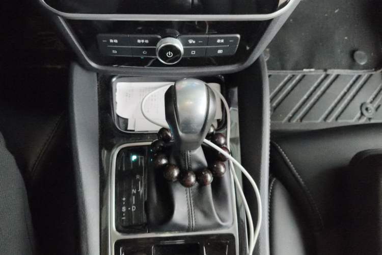 Used BYD Song MAX 2018 1.5T Automatic Smart Connect Luxury 7-Seater Gear Lever