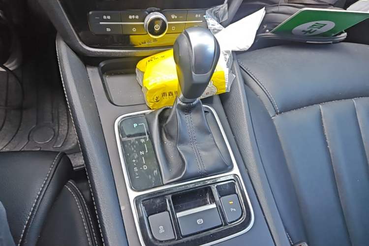 Used BYD Song MAX 2018 1.5T Automatic Smart Connect Luxury 6-Seater Gear Lever