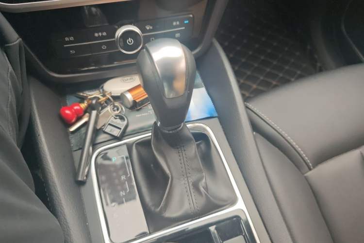 Used BYD Song MAX 2018 1.5T Automatic Smart Connect Luxury 7-Seater Gear Lever