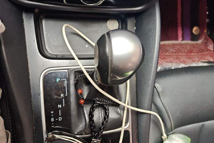 Used BYD Song MAX 2018 1.5T Automatic Smart Connect Luxury 7-Seater Gear Lever