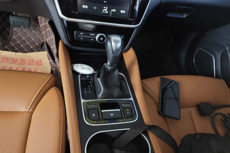 Used BYD Song MAX 2018 1.5T Automatic Smart Connect Luxury 6-Seater Gear Lever