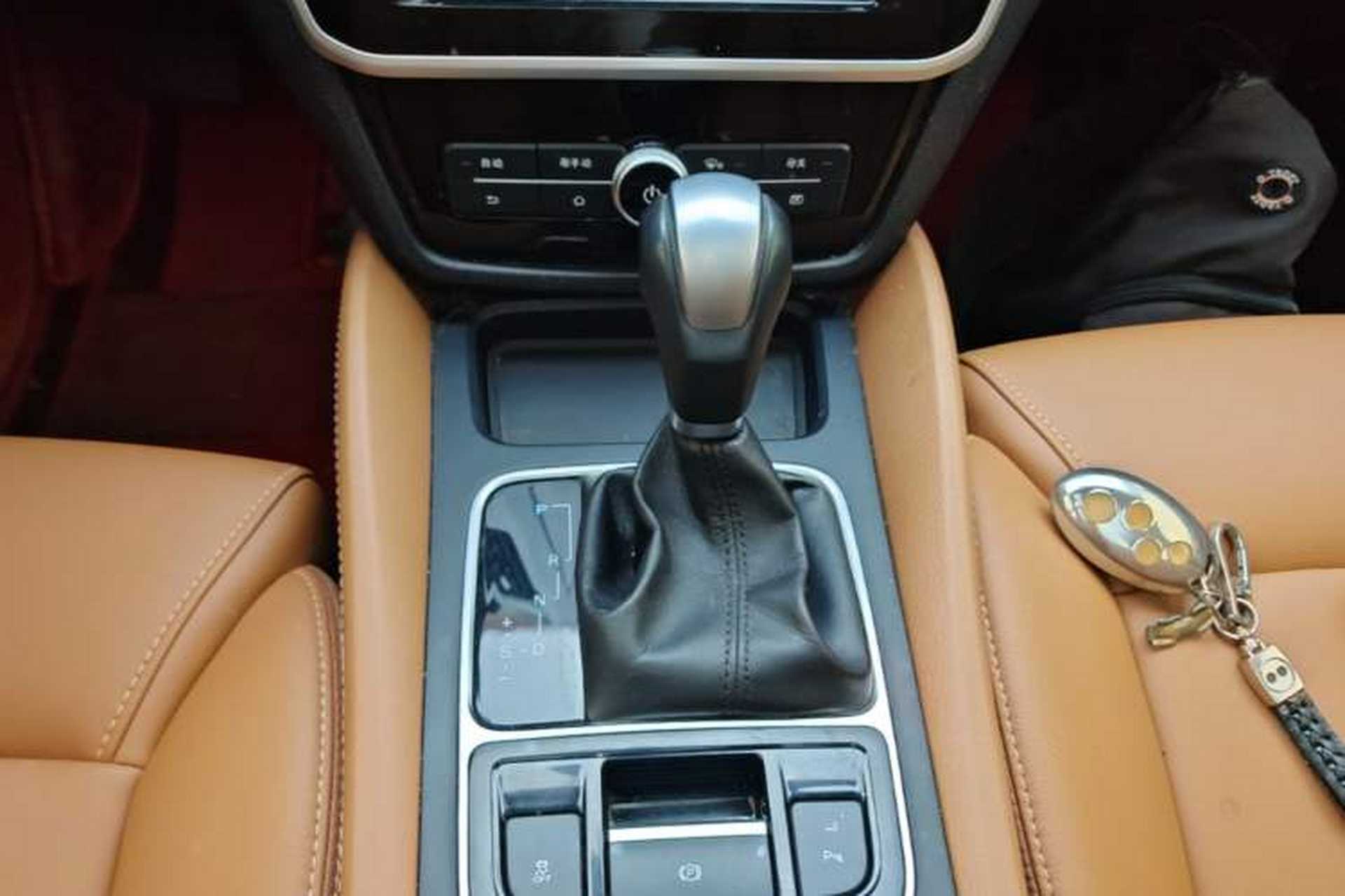 Used BYD Song MAX 2018 1.5T Automatic Smart Connect Luxury 6-Seater Gear Lever