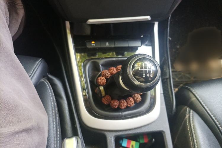 Used BYD Song MAX 2018 1.5T Manual Smart Connect Luxury 6-Seater Gear Lever