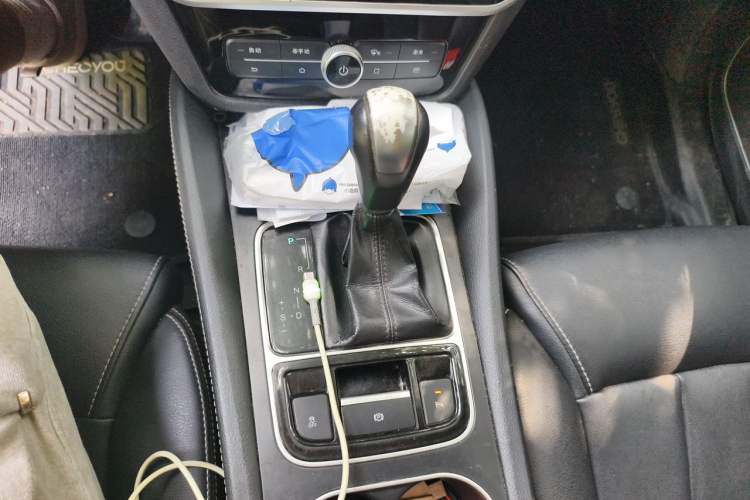 Used BYD Song MAX 2018 1.5T Automatic Smart Connect Elite Model with 6 Seats Gear Lever