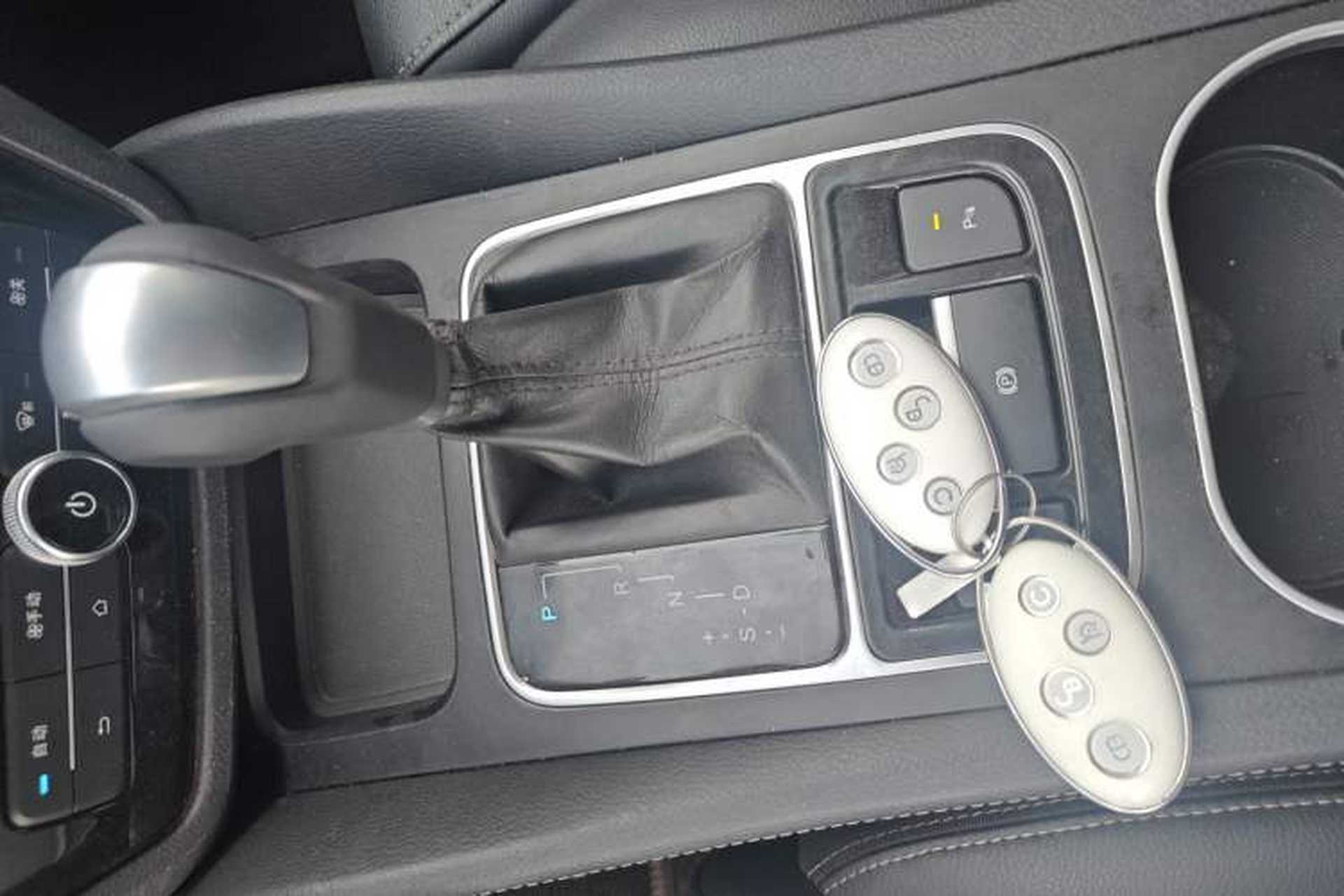 Used BYD Song MAX 2018 1.5T Automatic Smart Connect Luxury 6-Seater Gear Lever