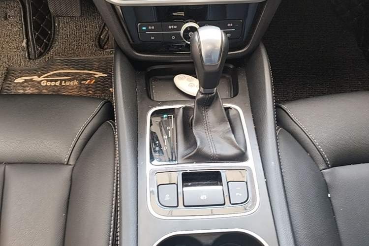 Used BYD Song MAX 2018 1.5T Automatic Smart Connect Elite Model with 6 Seats Gear Lever