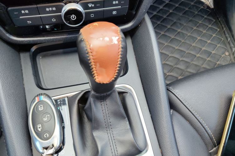 Used BYD Song MAX 2018 1.5T Automatic Smart Connect Luxury 6-Seater Gear Lever