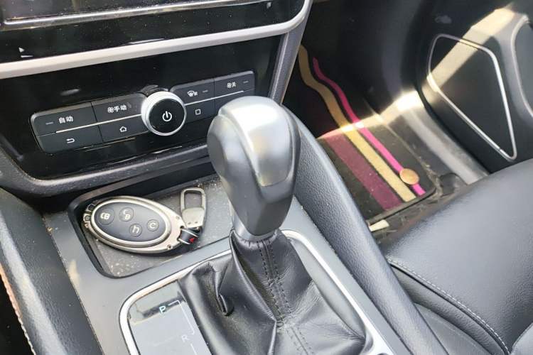 Used BYD Song MAX 2018 1.5T Automatic Smart Connect Elite Model with 6 Seats Gear Lever