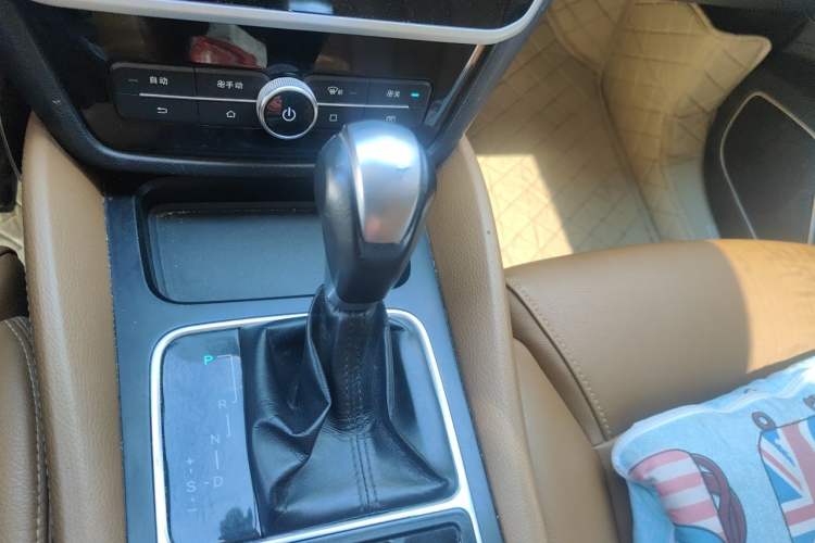 Used BYD Song MAX 2018 1.5T Automatic Smart Connect Luxury 6-Seater Gear Lever