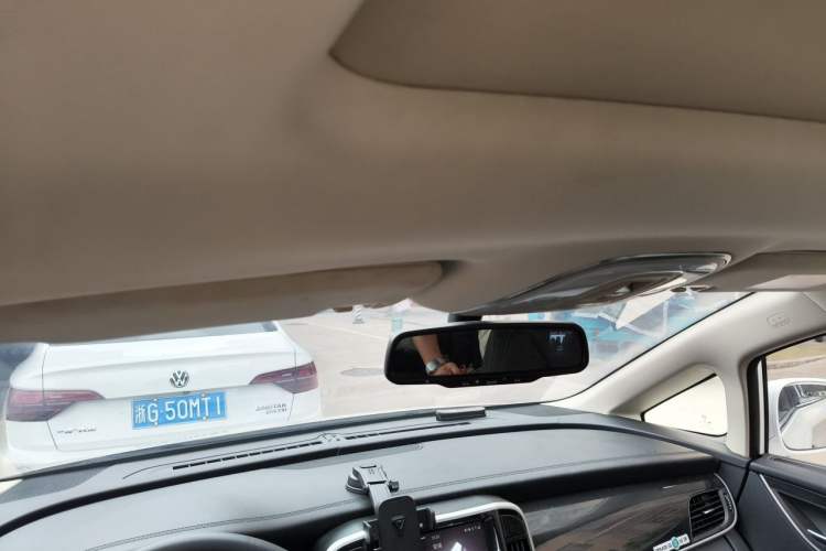 Used BYD Song MAX 2018 1.5T Automatic Smart Connect Luxury 6-Seater Headliner