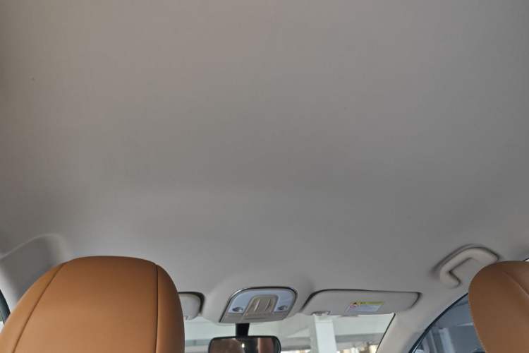 Used BYD Song MAX 2018 1.5T Automatic Smart Connect Luxury 6-Seater Headliner