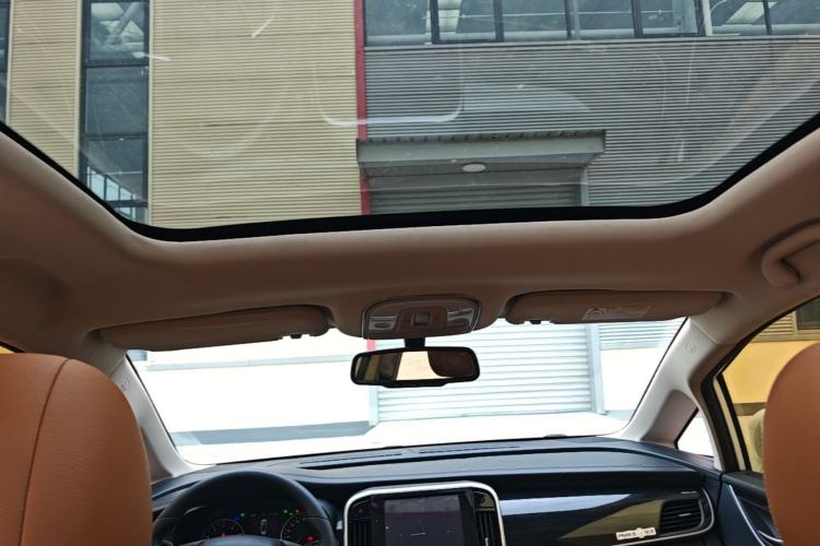 Used BYD Song MAX 2018 1.5T Automatic Smart Connect Luxury 6-Seater Headliner