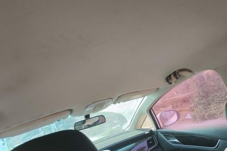 Used BYD Song MAX 2018 1.5T Manual Smart Connect Luxury 6-Seater Headliner