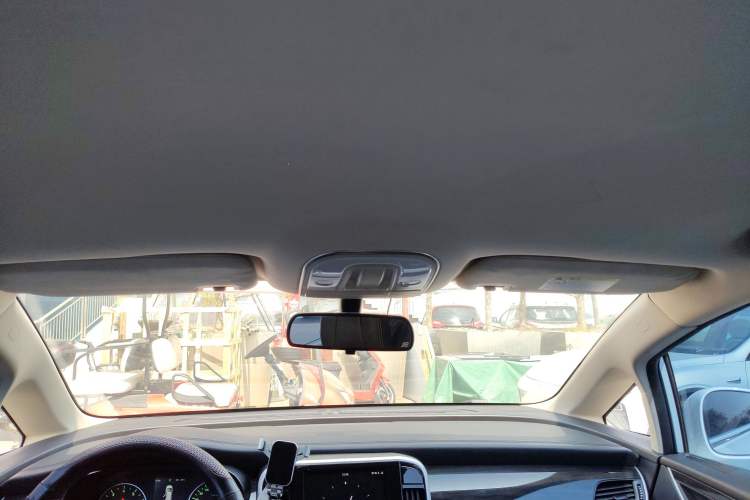 Used BYD Song MAX 2018 1.5T Automatic Smart Connect Luxury 6-Seater Headliner