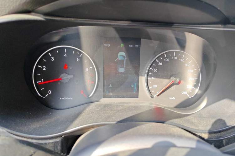 Used BYD Song MAX 2018 1.5T Automatic Smart Connect Elite Model with 6 Seats Instrument Cluster