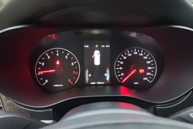 Used BYD Song MAX 2018 1.5T Automatic Smart Connect Luxury 6-Seater Instrument Cluster