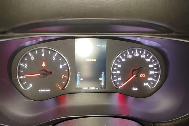 Used BYD Song MAX 2018 1.5T Automatic Smart Connect Elite Model with 6 Seats Instrument Cluster