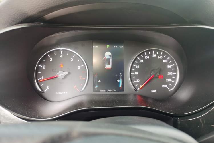 Used BYD Song MAX 2018 1.5T Automatic Smart Connect Elite Model with 6 Seats Instrument Cluster