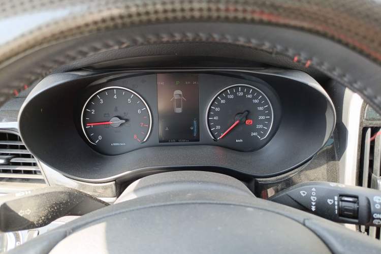 Used BYD Song MAX 2018 1.5T Automatic Smart Connect Elite Model with 6 Seats Instrument Cluster