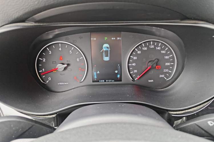 Used BYD Song MAX 2018 1.5T Automatic Smart Connect Elite Model with 6 Seats Instrument Cluster