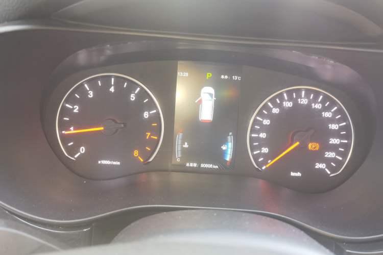 Used BYD Song MAX 2018 1.5T Automatic Smart Connect Luxury 6-Seater Instrument Cluster