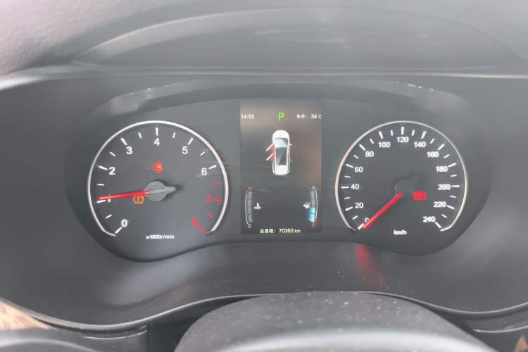 Used BYD Song MAX 2018 1.5T Automatic Smart Connect Elite Model with 6 Seats Instrument Cluster