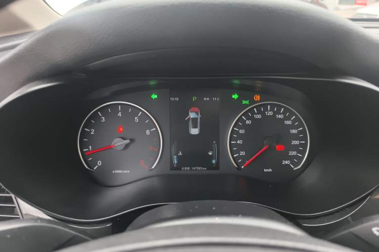 Used BYD Song MAX 2018 1.5T Automatic Smart Connect Elite Model with 6 Seats Instrument Cluster