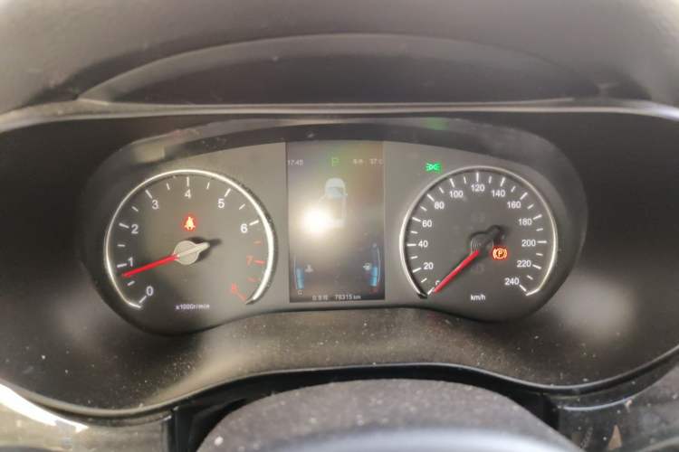 Used BYD Song MAX 2018 1.5T Automatic Smart Connect Elite Model with 6 Seats Instrument Cluster