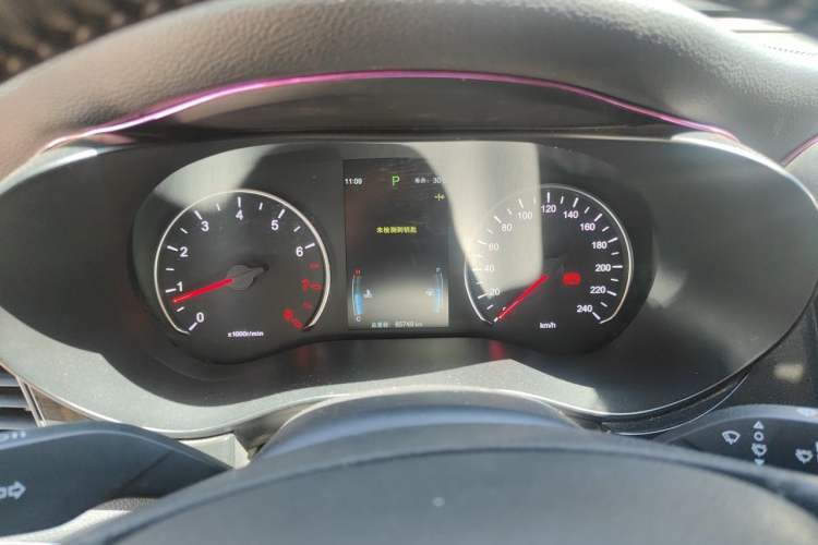 Used BYD Song MAX 2018 1.5T Automatic Smart Connect Luxury 6-Seater Instrument Cluster
