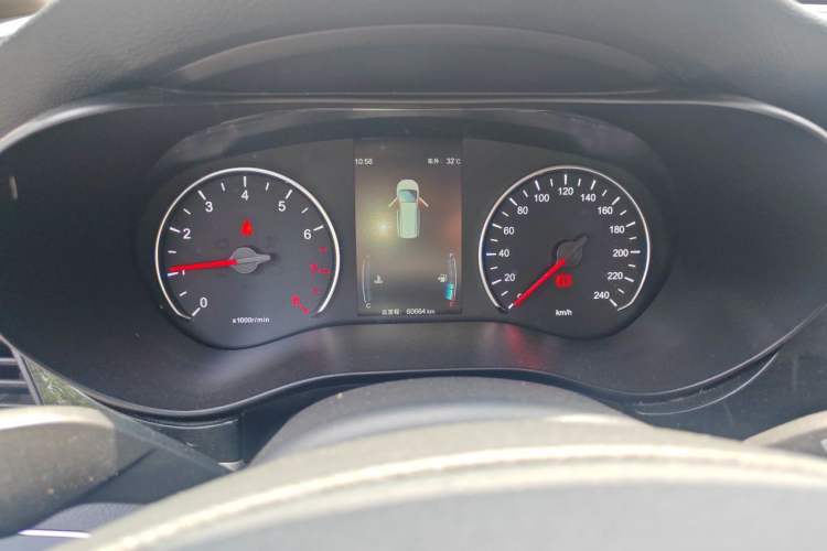 Used BYD Song MAX 2018 1.5T Manual Smart Connect Luxury 6-Seater Instrument Cluster